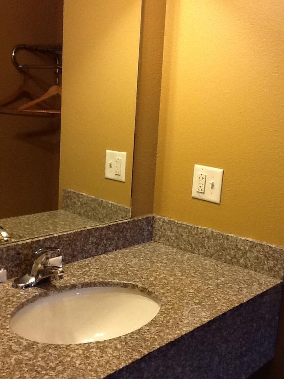 Caronoda Motel Central City Room photo